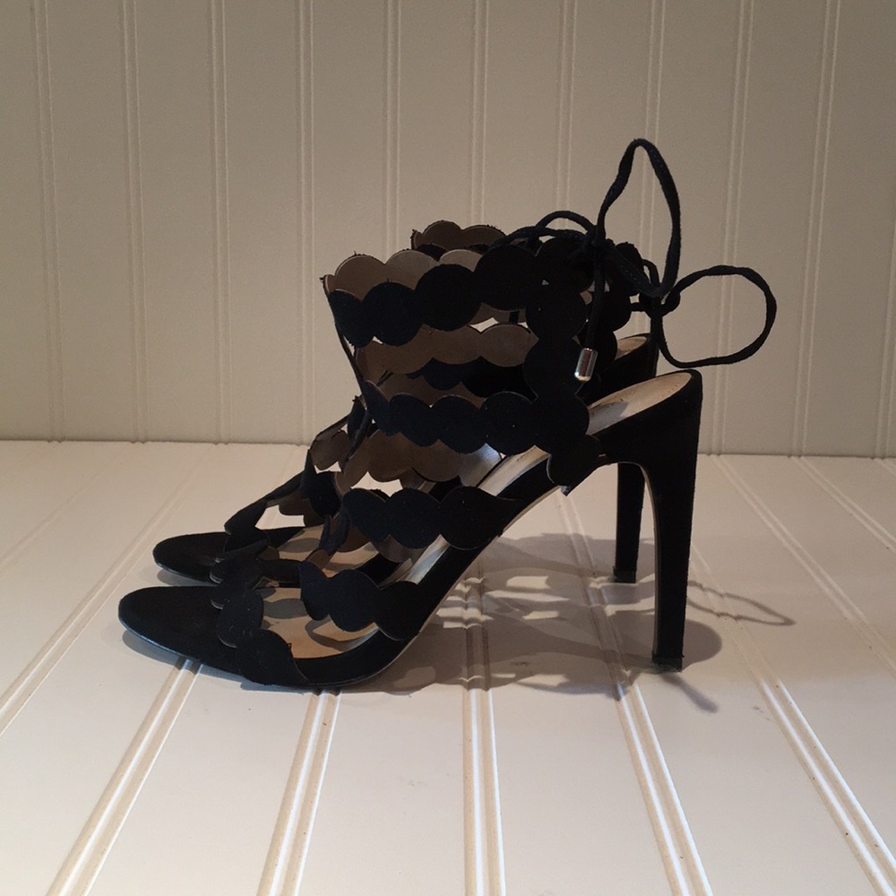 BCBG GENERATION Black Scalloped Heels sz 37